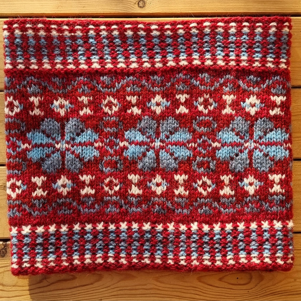 Buttercup Cowl kit Uradale Yarns