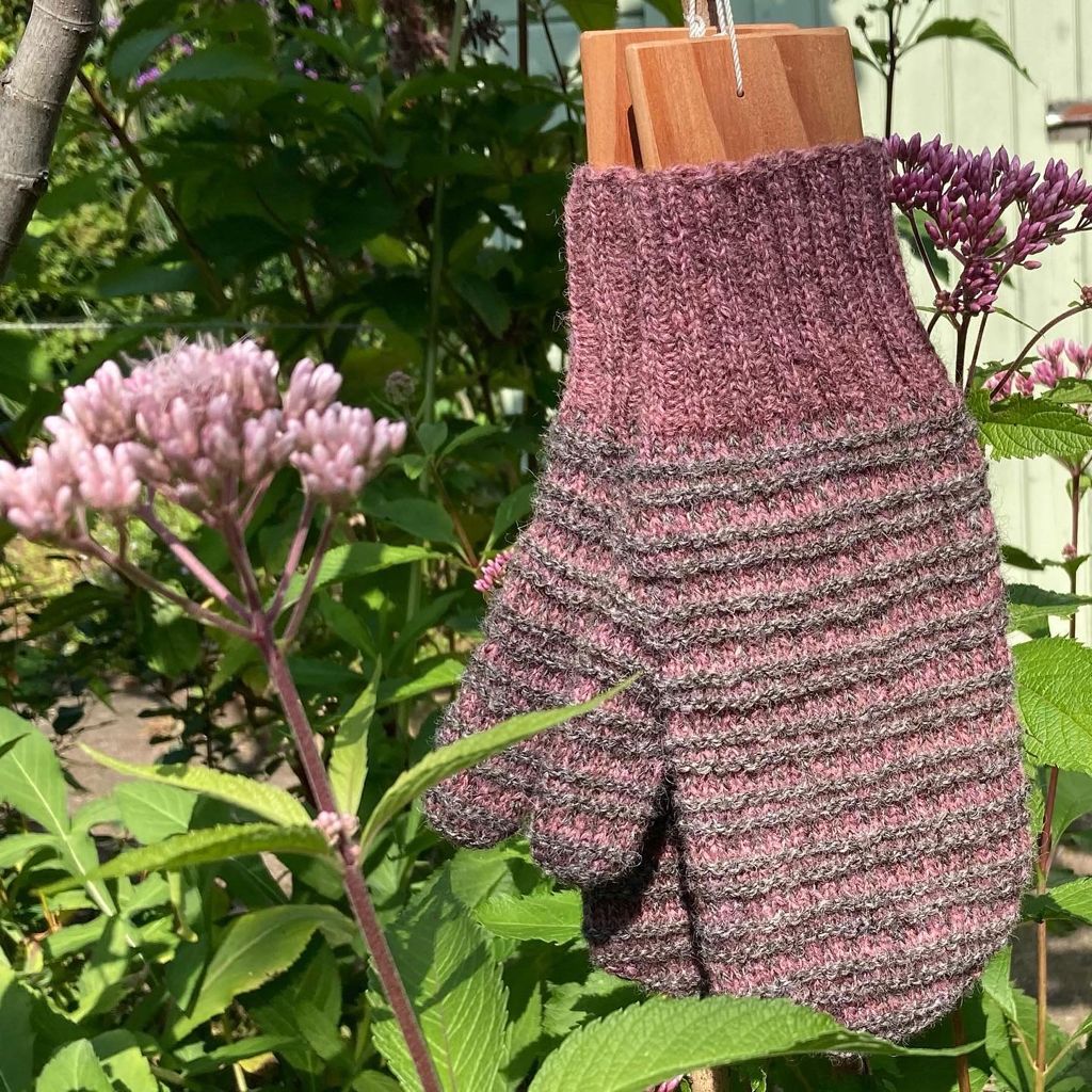 Da Kame mittens kits Uradale Yarns